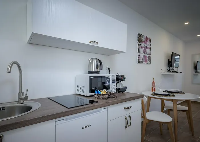 King's Landing - Hvar * חוואר