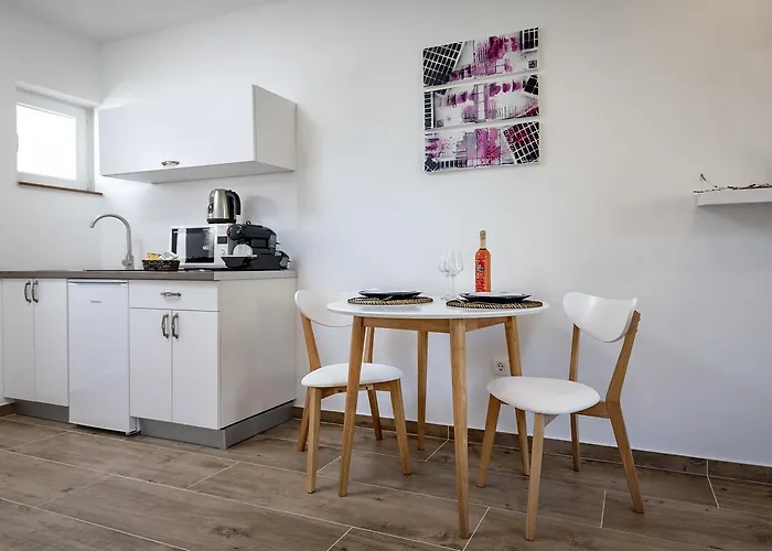 King's Landing - Hvar חוואר